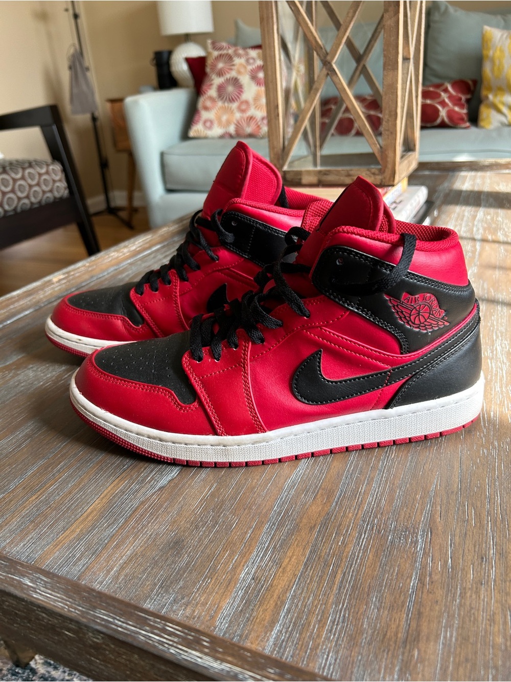 Air Jordan 1 Mid Reverse Bred Gym Red Black Sneakers Men's 9.5 - Picture 4 of 8